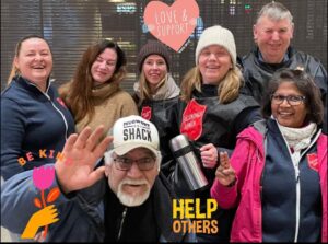 Östra kårens vagn fylld till brädden med nattfika